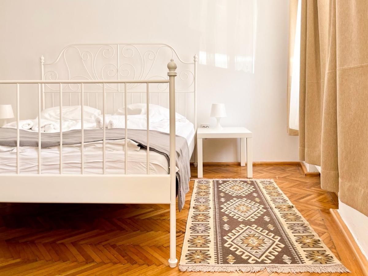 White Moon Apartment Brasov Exterior photo